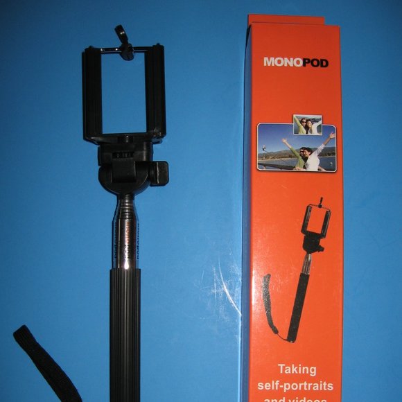 🔥HOST PICK🔥MonoPod Black Selfie Stick New in Box - Picture 3 of 4